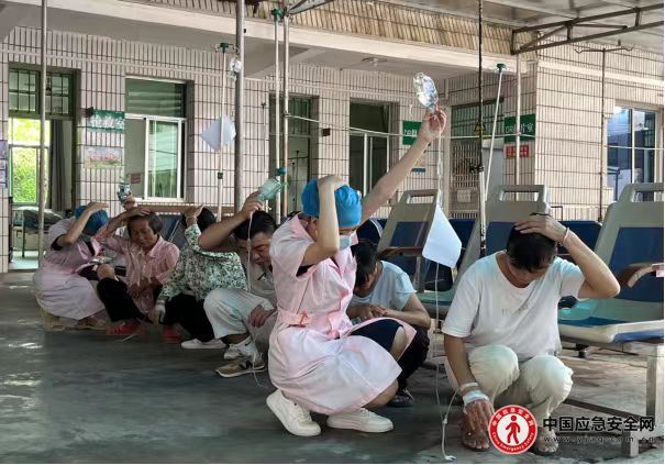 江西兴国：医疗卫生单位开展地震疏散应急演